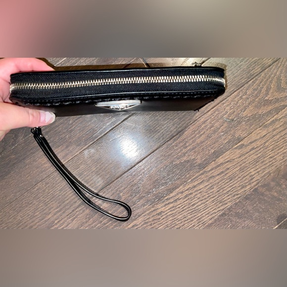 Vintage Black Guess Clutch Wallet Wristlet zipper many compartments card holder - Picture 3 of 16